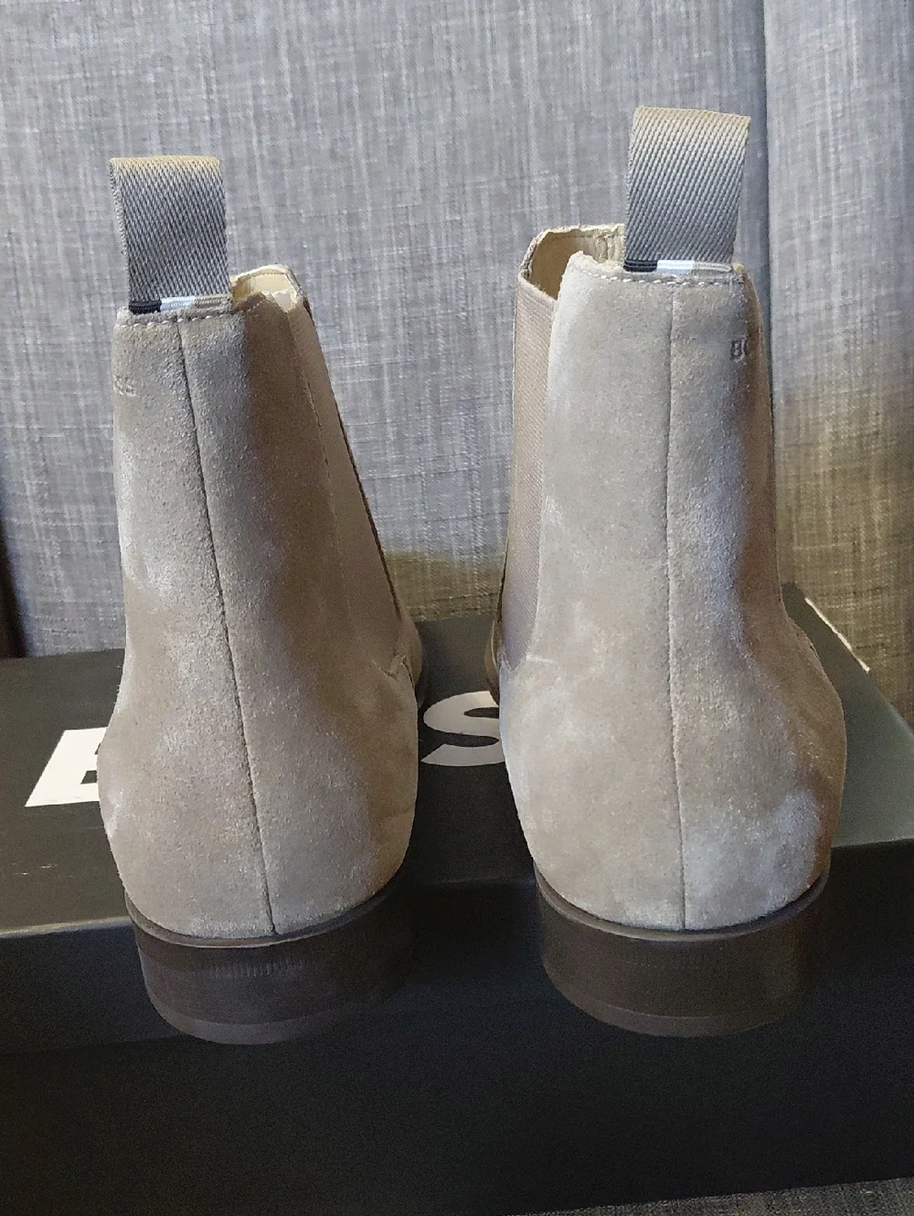 BOSS Men's Medium Beige Suede Chukka Chelsea Boots Size 9.5 US